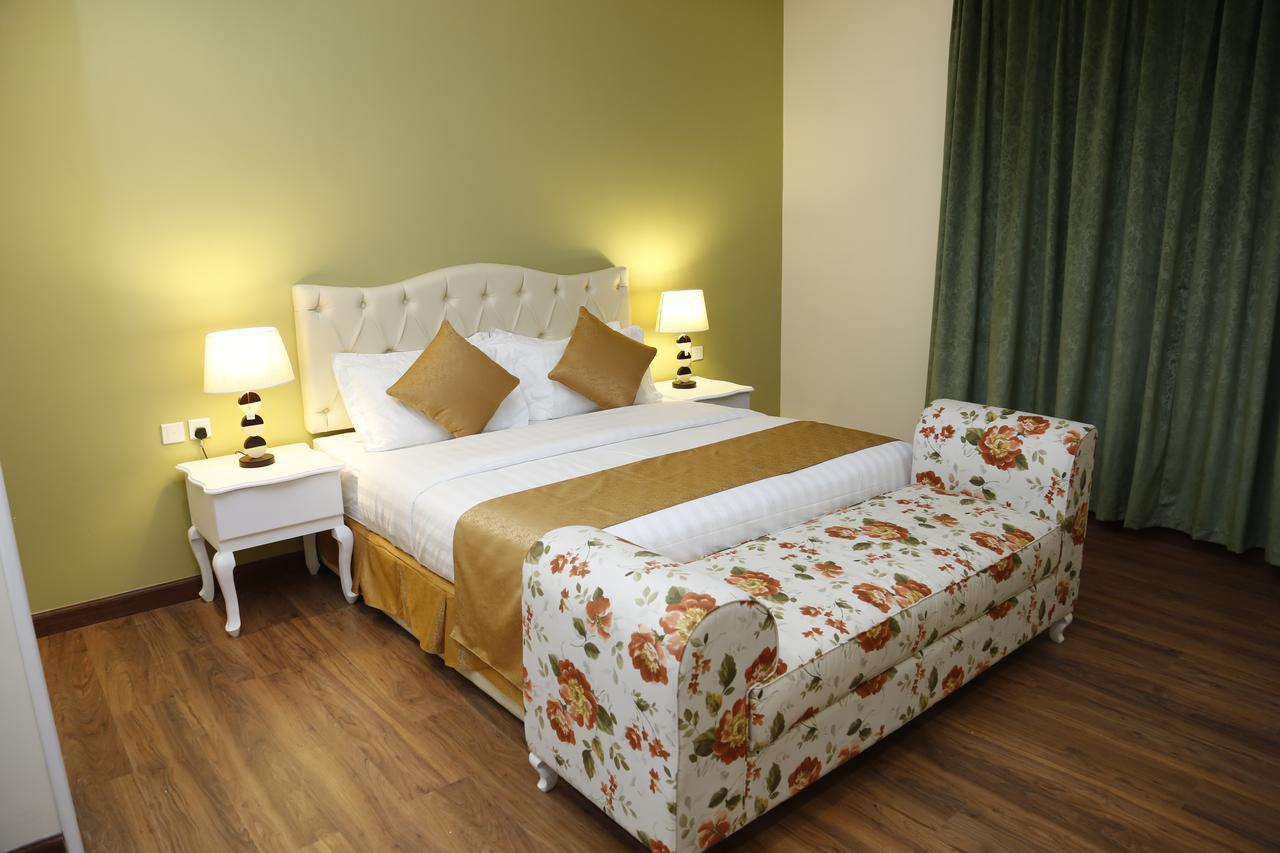 Flora Hotel Suite 2 فلورا2 للشقق المخدومة Ar Riyad Esterno foto